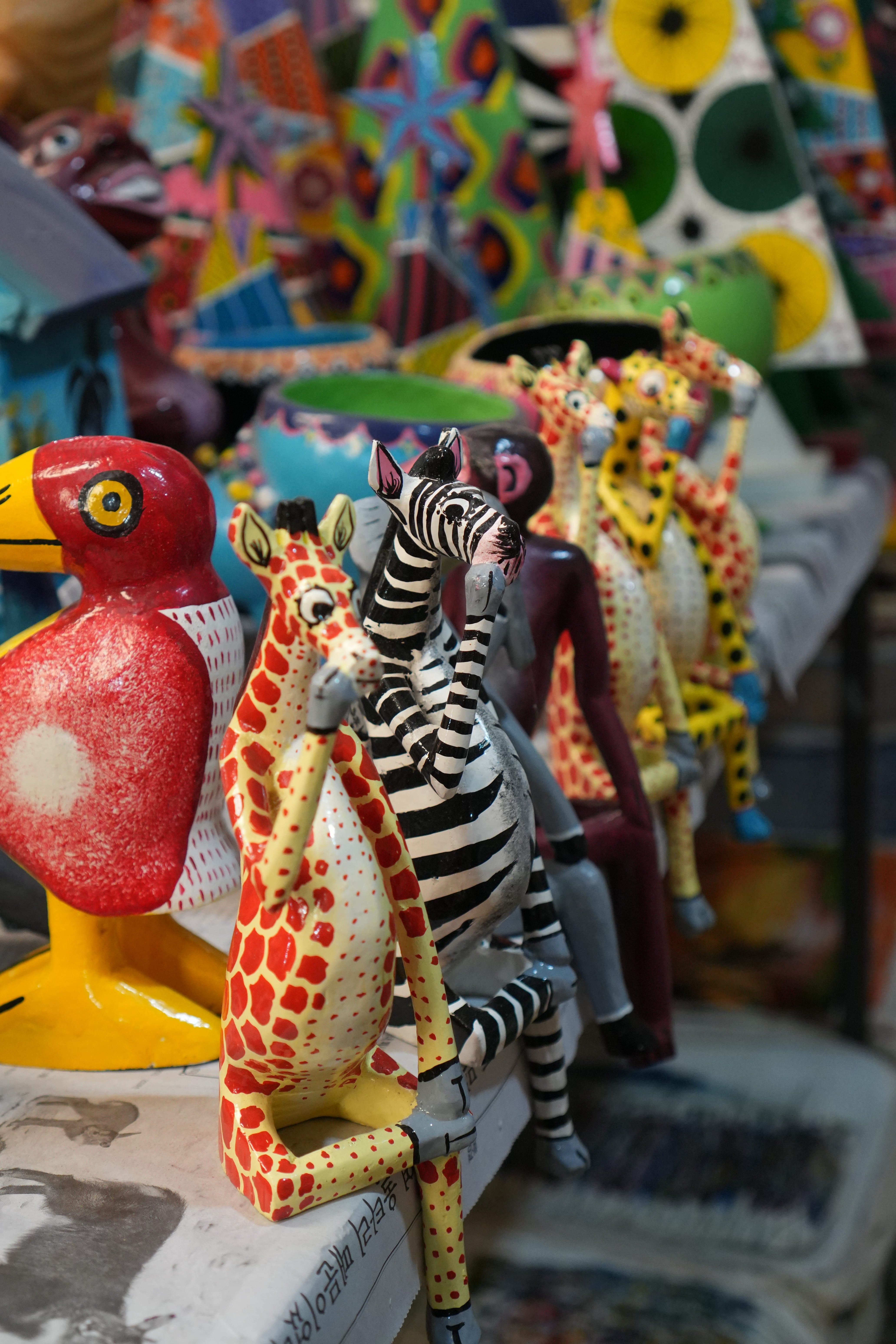 ABOUT TINGATINGA – ART POOL