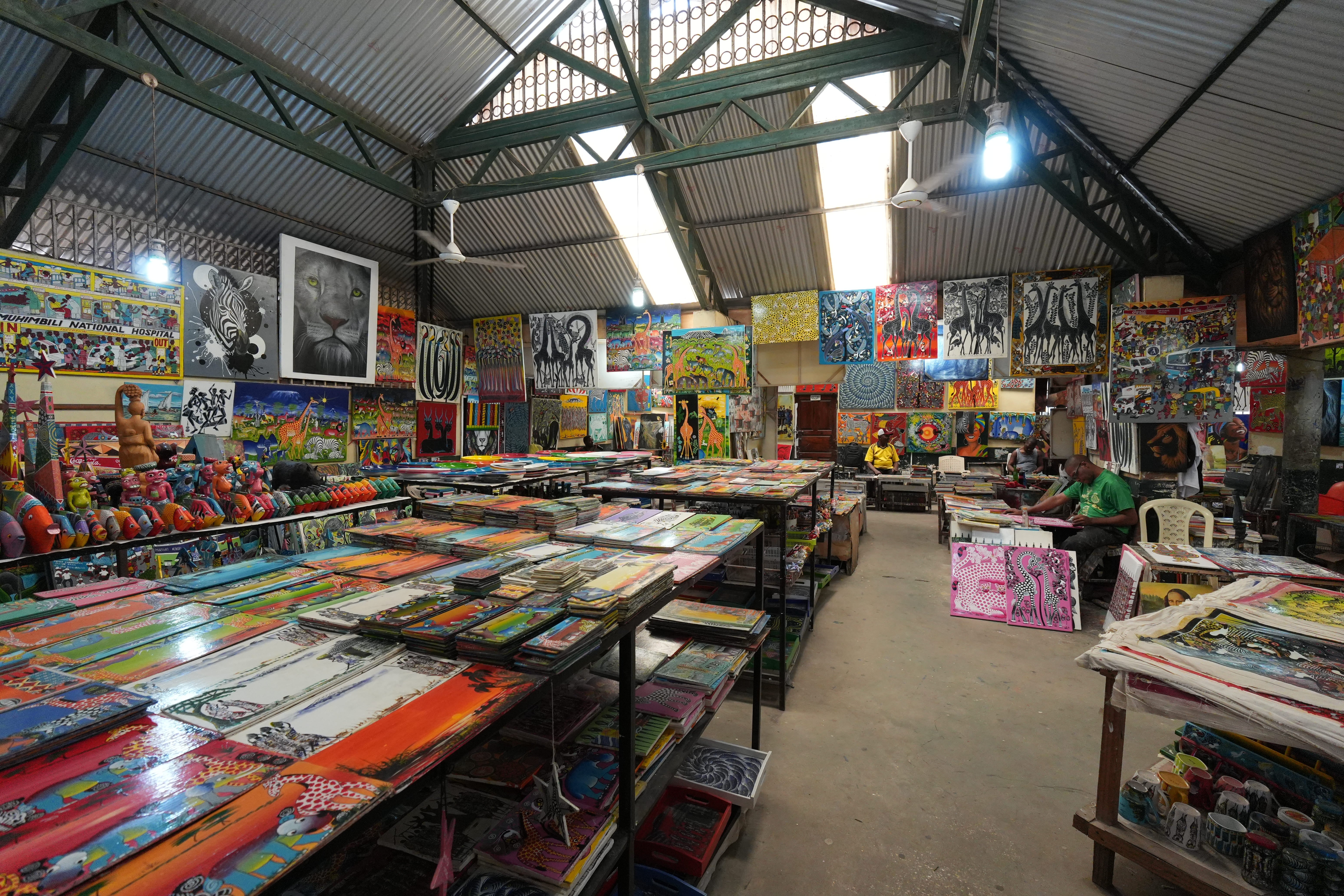 ABOUT TINGATINGA – ART POOL